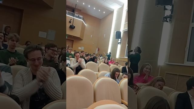 Дорогие мои, сегодня я выступила в музыкальной школе. У меня сего вечер выпускников!