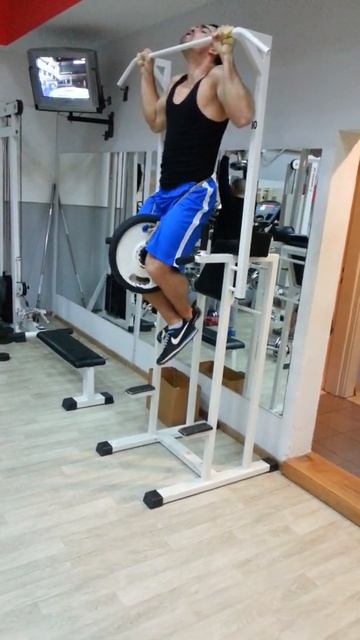 weighted pull ups 8x40 kg / 90 lbs