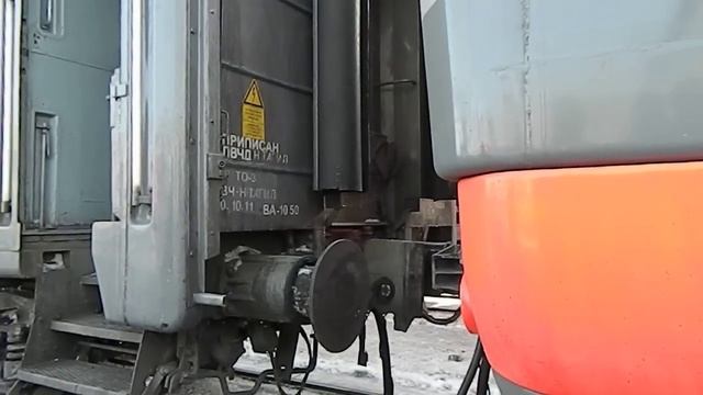 Сцепка ЭП2К-125 с поездом №327 Н.Тагил - Харьков