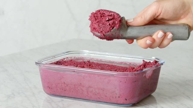 Easy blackberry frozen yoghurt