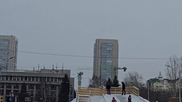 городская ёлка, горка г.Новокузнецк 1.02.25г.