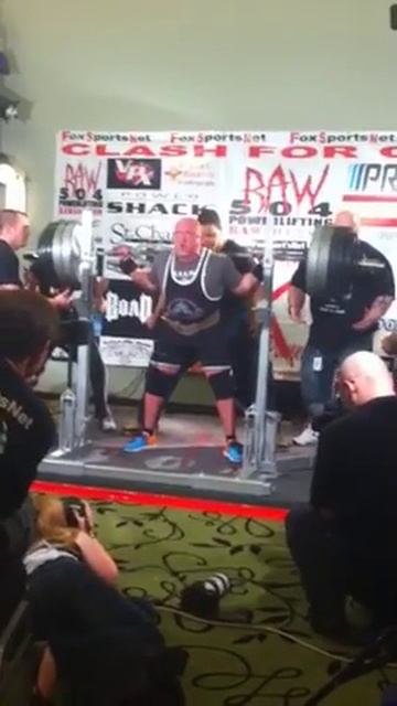 Jesse Kellum squatting 730 WR SQ world Record in 220 lb clas