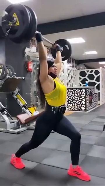 40 KG Weight Lifting By Lady Gaining Strength