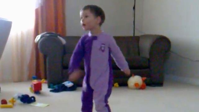 Малыш танцует с kinect dance central