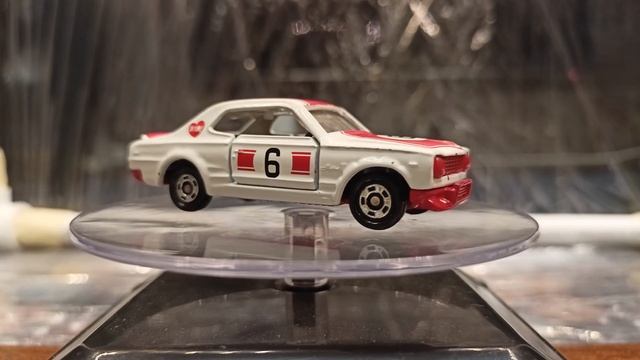 Nissan skyline H-T 2000 GT-R racing 1:64