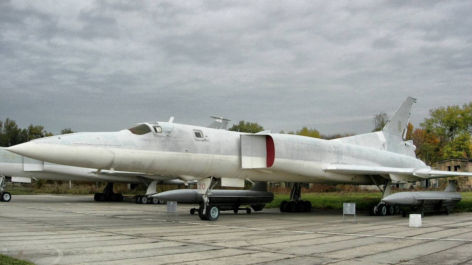 TU-22 M2, TRUMPETTER, 1-72, ОБЗОР СОБРАННОЙ МОДЕЛИ с доп. фото сборки