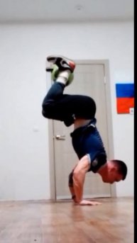 Крутой трюкач балансировщик