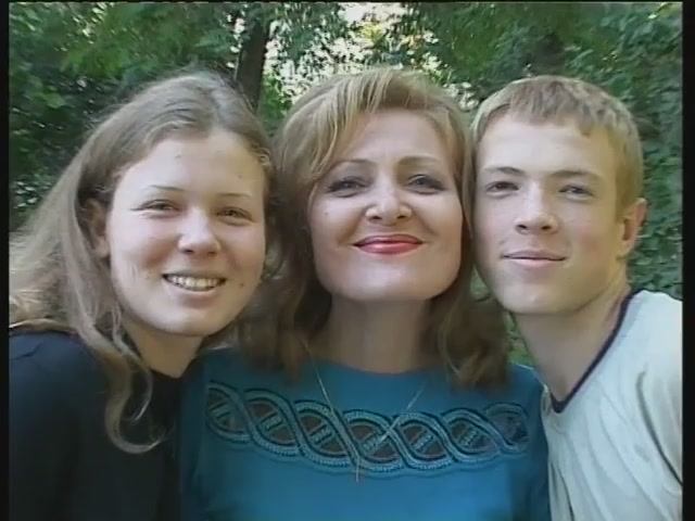 Сюжет о конкурсе СЧАСТЛИВАЯ МАМА 2001.