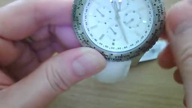 NEW ELEGANT STYLISH GUESS WHITE LEATHER W12082G2 UNISEX WRIST WATCH