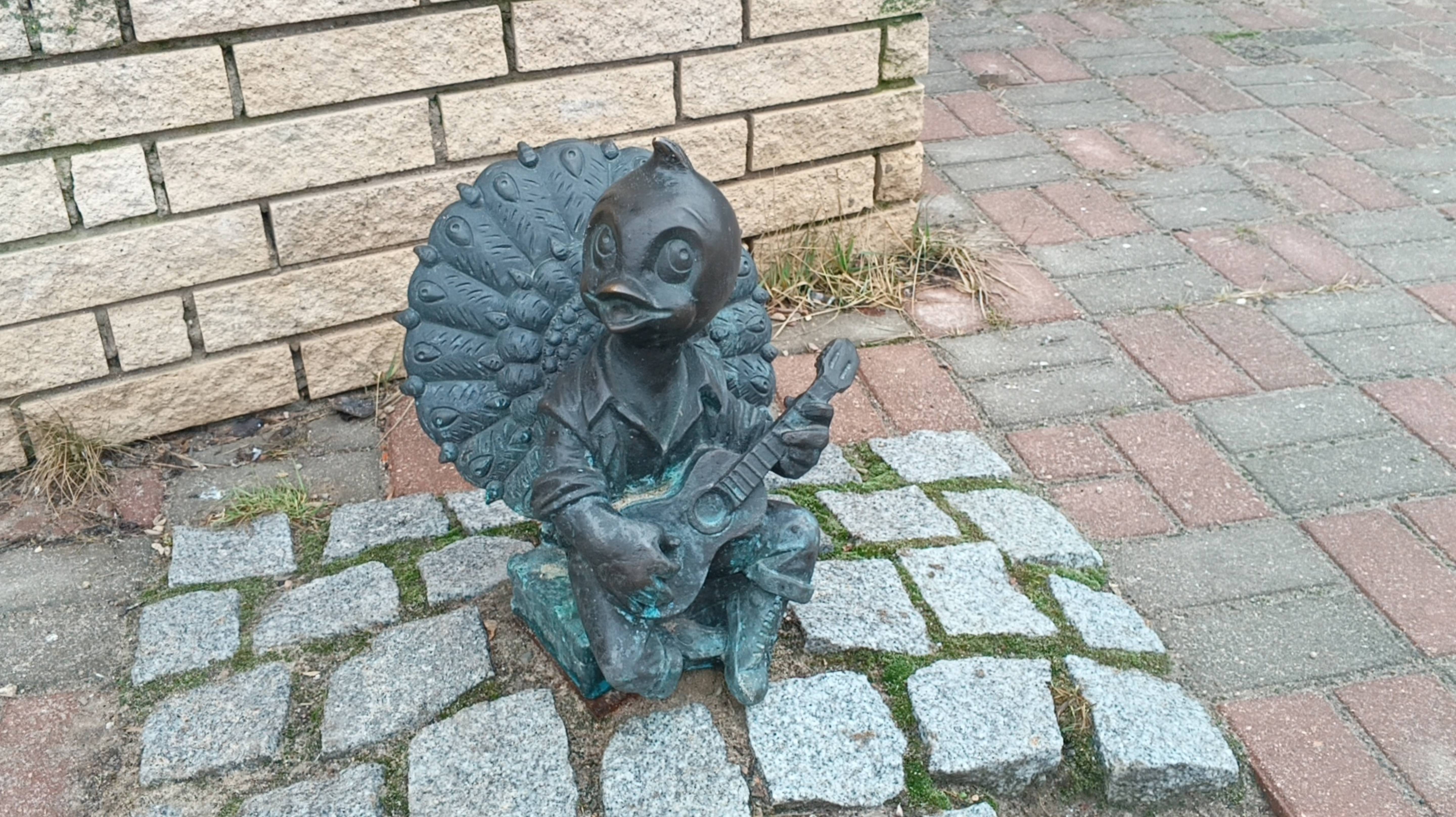 Серпухов - город, где живут павлины. Часть 1. Вокзал. По Советской в поисках павлинчиков