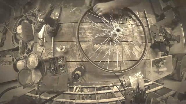 Lacing Main Street Hub on Rim in 3:20min.