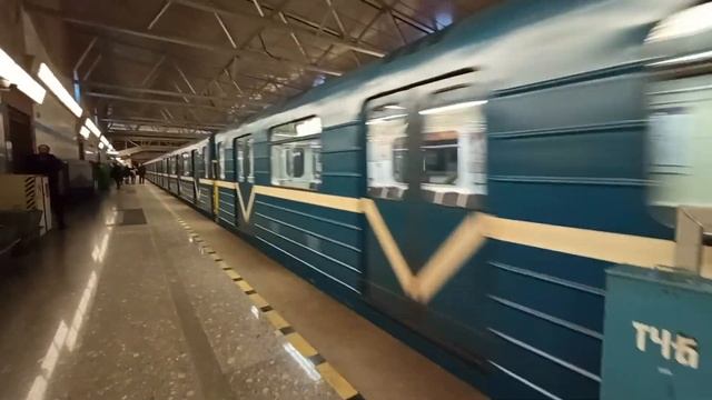 Отправление Редкого Поезда Боинг на Станции Парнас