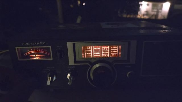 A night with Realistic DX-100 Shortwave receiver Analog using end fed antenna and tuning around