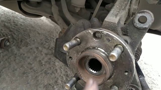 Самый простой способ снятия передней ступицы с поворотного кулака