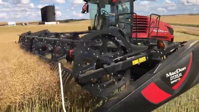 2018 MacDon M1170 Windrower  2018 MacDon D135XL Draper Header