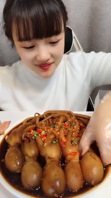Мукбанг с пряными морепродуктами  по китайской кухни.