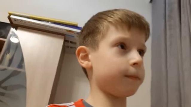 Опять иду за сестрой в садик 😡😡