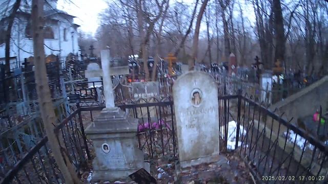 На Медведковском кладбище.