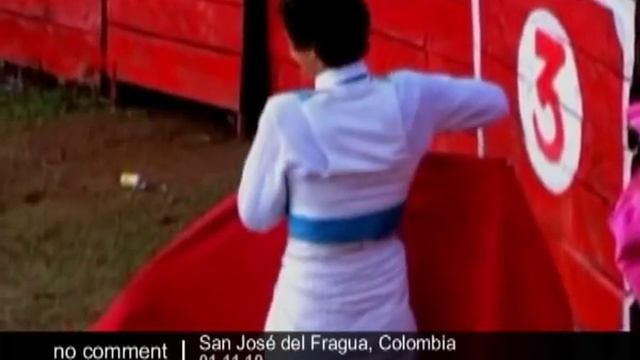 Colombian bullfighter loses pants