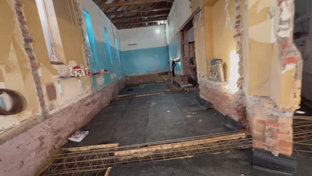 Реконструкция здания, армирование плиты пола обратная засыпка