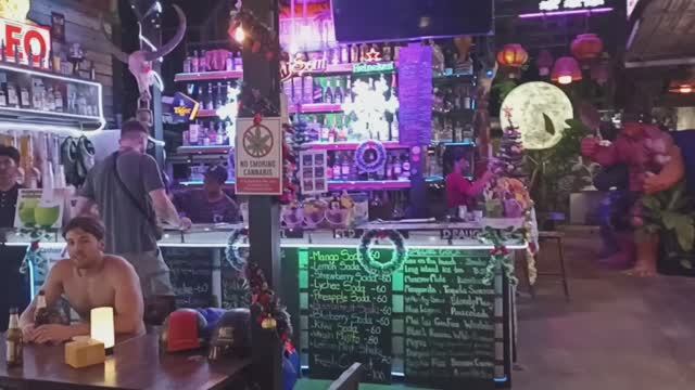Night market koh Phangan на Бан Тае – здесь можно покушать и выпить вечером