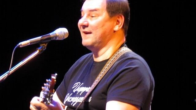 играет ансамбль инородных инструментов