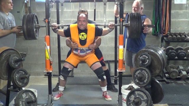 Noebe 630 equipped squat training