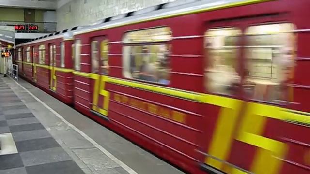 EMU 81-717.5/714.5 "Red Arrow" ("Krasnaja strela") at Sokolniki station, Moscow metro