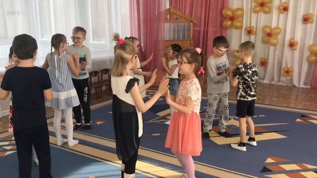 Коммуникативная игра-приветствие "Играем вместе"