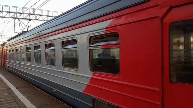 Электропоезд ЭД4М-0310 и электровоз ЭП2К со скорым поездом №131 сообщением Ижевск - Санкт-Петербург