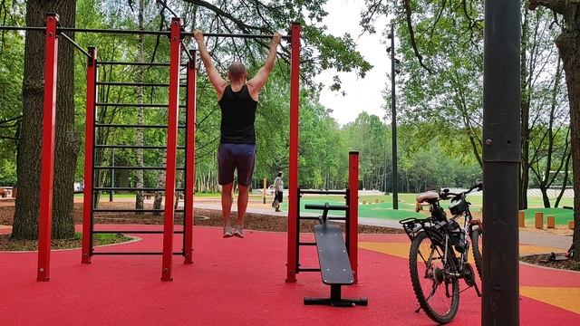 Тренировка в парке. Новое футбольное поле.