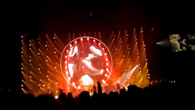 Fat Bottomed Girls - QUEEN + Adam Lambert - SAP CENTER - July 1, 2014