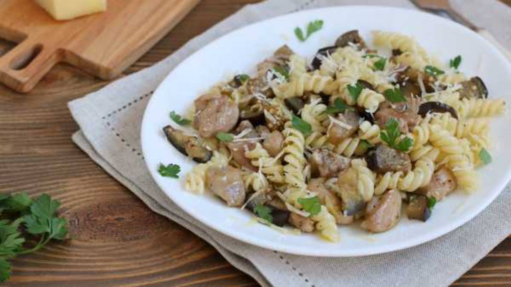 🍝🥘Куриное филе макароны и гречка🐓 тыква🎃чай☕️.  
Звук усилился только в середине видео