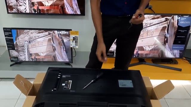 Samsung 32" Smart TV Unboxing