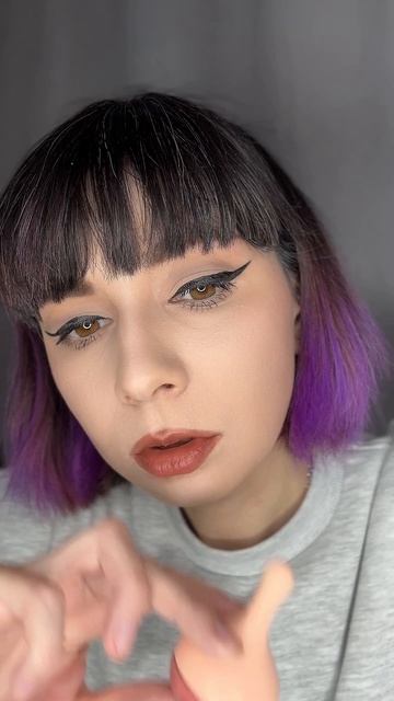 Макияж со стрелками и нюдом как из шестидесятых