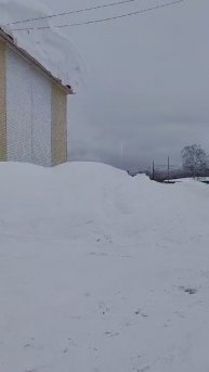 Снежный апокалипсис на Сахалине – метели бушуют уже неделю.
Сугробы ломают окна, проникают в кварти