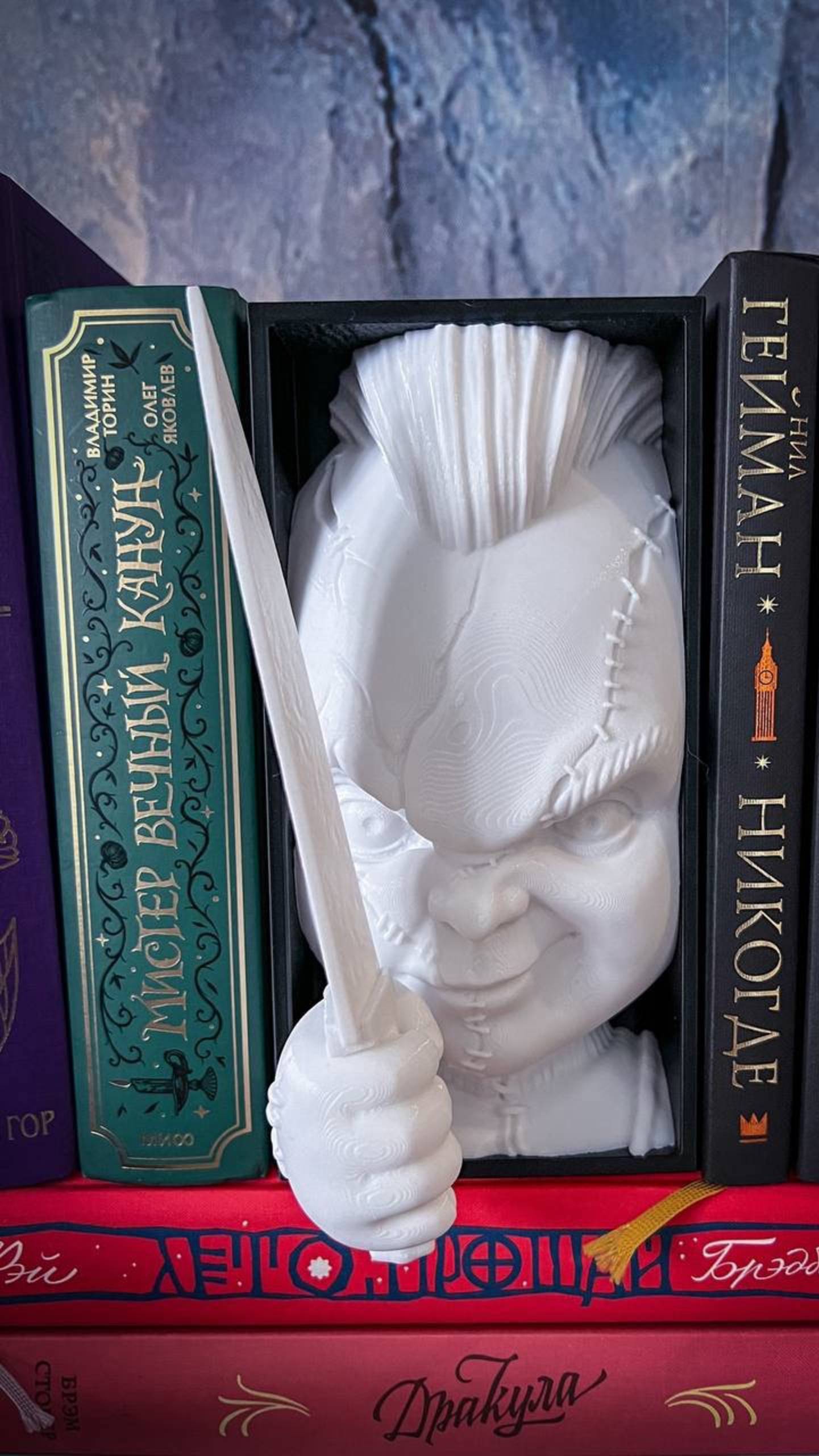 Создаем ограничитель для книг в виде Чаки на 3D-принтере!