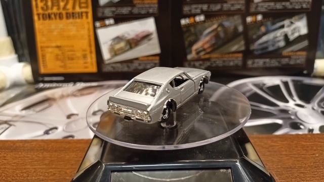Nissan skyline 2000GT tomica 1:64