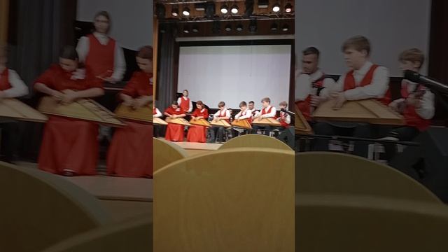 Дорогие друзья, хочу поделиться ансамблем гуслей. Я очень люблю их слушать!