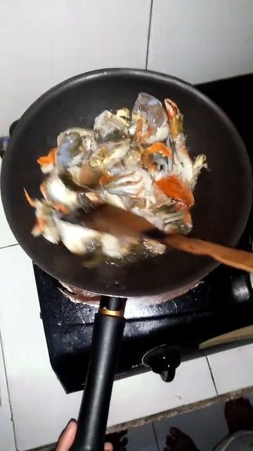 CARA MEMASAK KEPITING..gak di rebus langsung di goreng ya