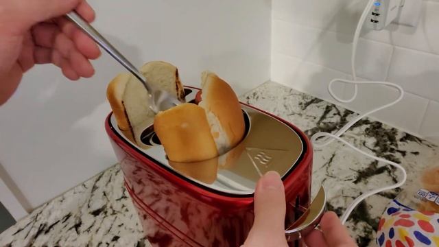 Nostalgia Hot Dog and Bun Toaster - Gadget Reviews (who is buying this???)