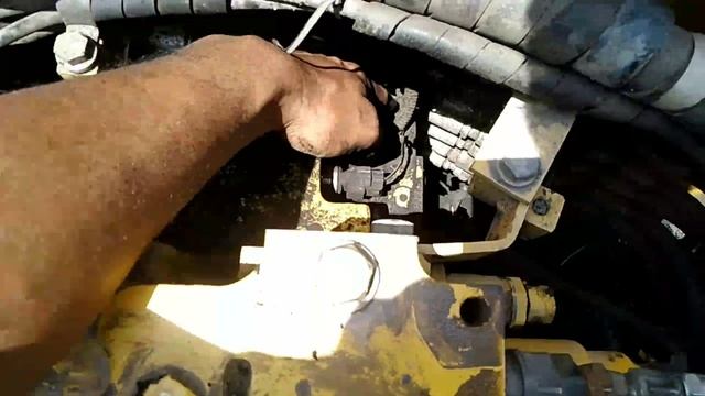 pnjlsn/urutan hose pilot presure dan main presure pc 200 kmna aja sih arahnya(jangan smpai terbalik