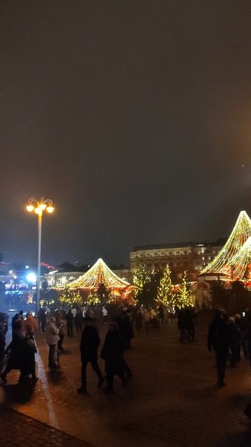 Жуков на коне и китайское лазерное шоу