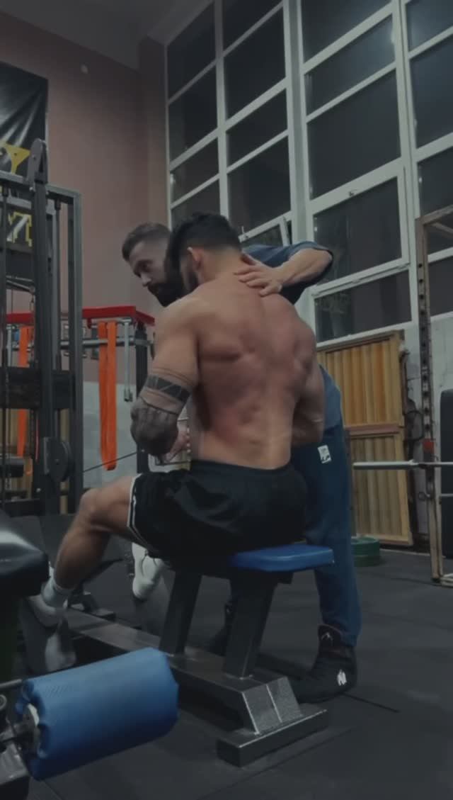 Подготовка спортсменов в TOPGYM. 💪
Тяга горизонтального блока и жим под наклоном.