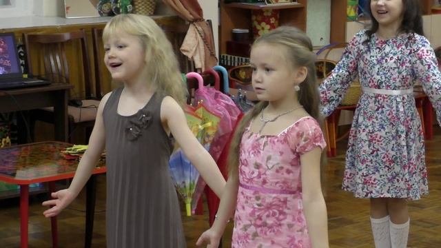 Танец " Повсюду дождь" - подготовительная группа