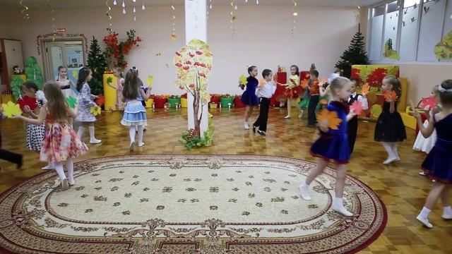 Танец с листьями  " Разноцветная Осень"- подготовительная гр.