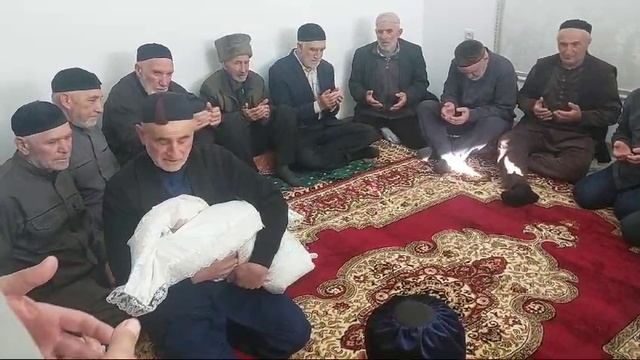 Старейшины дают имя ребёнку при рождений