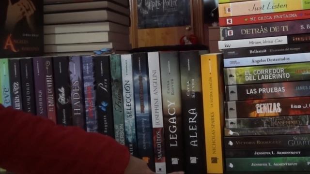 Bookshelf tour (español) | Recorrido por mis estanterías 2013 -Parte 1/2-