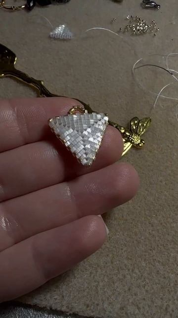 Только этот бисер умеет так сиять ✨✨✨