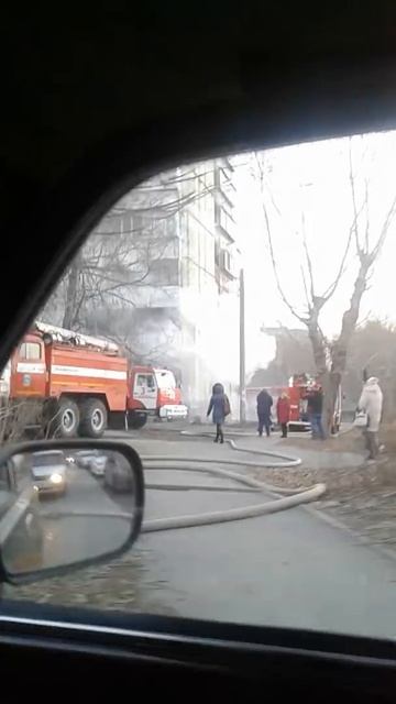 Челябинск. Пожар на ул. 3-го Иетернационала 59.  27.11.2017.